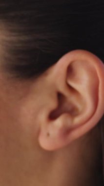 Dans gösterisinden önce spor salonunda kadın çalıştırmak.