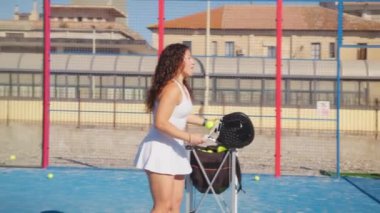 Spor Adamları Grubu Padel 'i iyilik için oynuyor..