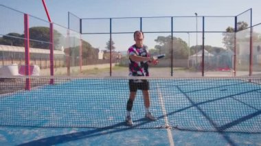 Spor Adamları Grubu Padel 'i iyilik için oynuyor..