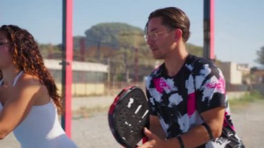 Spor Adamları Grubu Padel 'i iyilik için oynuyor..