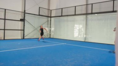 Spor Adamları Grubu Padel 'i iyilik için oynuyor..