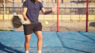 Spor Adamları Grubu Padel 'i iyilik için oynuyor..