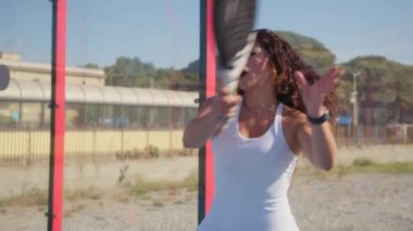 Spor Adamları Grubu Padel 'i iyilik için oynuyor..