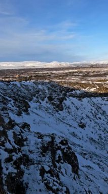 İzlanda 'da Karlı Dağlar.