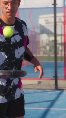 Spor Adamları Grubu Padel 'i iyilik için oynuyor..