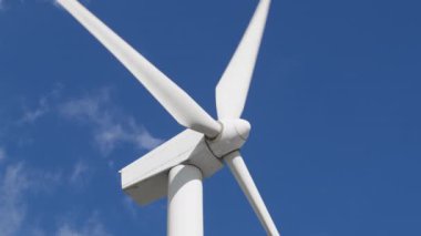 Yenilenebilir enerji formlarını artırmak için rüzgar türbinleri kullanılıyor