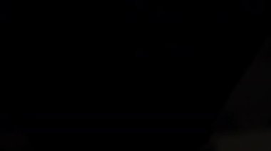 Görünmez Polis Işığı Siyah Üzerine Parlıyor.