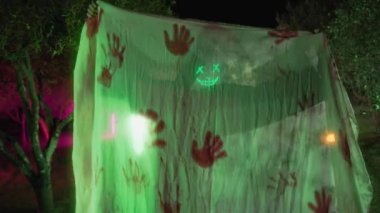 Cadılar Bayramı Kırsalında Canavarlar