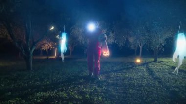 Cadılar Bayramı Kırsalında Canavarlar