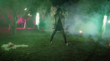 Cadılar Bayramı Kırsalında Canavarlar