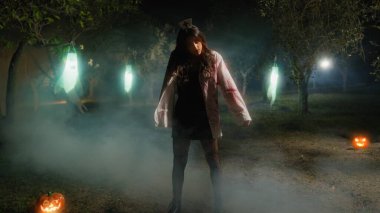 Cadılar Bayramı Kırsalında Canavarlar