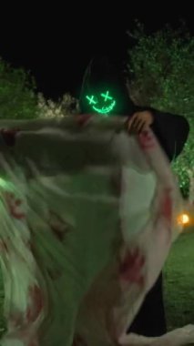 Cadılar Bayramı Kırsalında Canavarlar