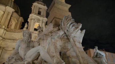 Fontana dei Fiumi sanatsal ve anıtsal biçimler . 