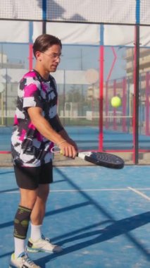 Spor Adamları Grubu Padel 'i iyilik için oynuyor..