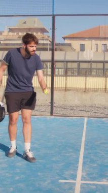 Spor Adamları Grubu Padel 'i iyilik için oynuyor..
