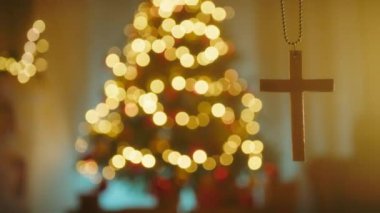 Noel Ağacının Önündeki Dini Haç Boşluk Kopyalama Arkaplanı.