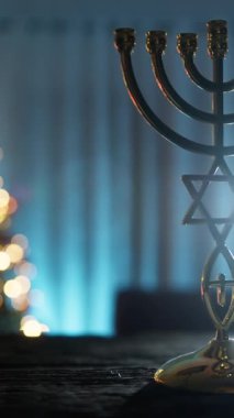 Odadaki Noel Ağacı ve Siluette Hediyeler