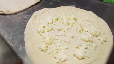 Sokaklarda Napoli Pizzası yapmak.