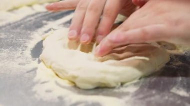 Sokaklarda Napoli Pizzası yapmak.