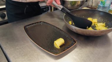 Limonlu maydanoz ve karides kremalı makarna.