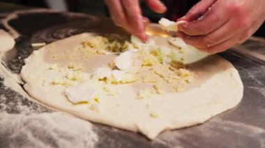 Sokaklarda Napoli Pizzası yapmak.