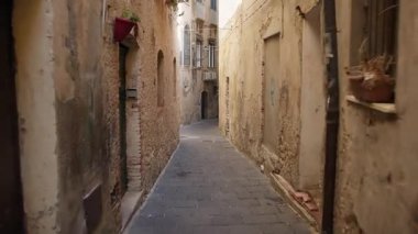 Calabria 'daki Tropea şehrinin sokak sokağı..