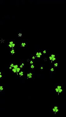 Siyah Arkaplanda Aziz Patrick Günü için Shamrocks Yükseliyor.