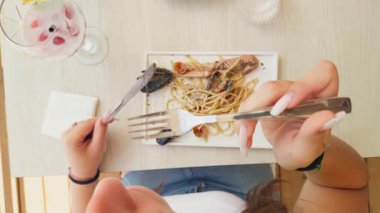 Dikdörtgen şekilli Spagetti Tabağı . 