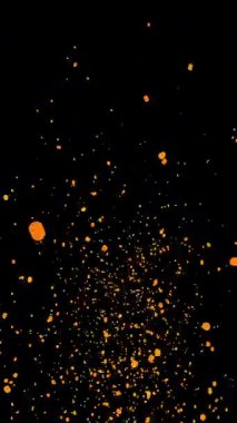 Ateş Külü Parçacıkları Siyah Arkaplanda Yükseliyor.