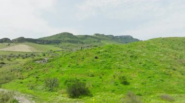 Alçak Yeşil Tepeler Calabria İlkbahar Havacılık Manzarasında.
