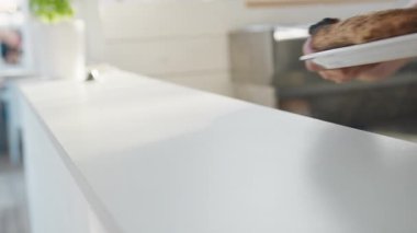 Ahtapot ve patatesli gurme pizzası tesiste servis edilmeye hazır.. 