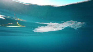 İtalyan Denizlerinde Plastik Kirliliği.