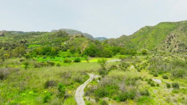 Calabrian Tepelerinde Macera Yollarına Giden Yol.
