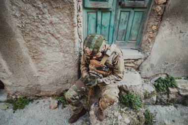 Yabancı Bir Ülkedeki Bir Görev sırasında Asker Oryantasyon Arıyor.