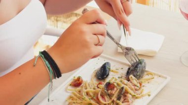 Açmak için Çatal ve Bıçak . 