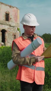 Bir proje hakkında Dışarıdaki Yazma ve Çizim Notlarını Oluşturur . 