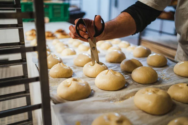 Baker Making Cuts Scissors Uncooked Milk Bun Baking — Stock Photo, Image