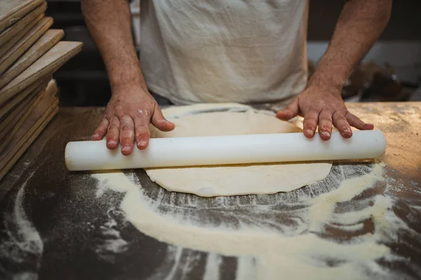 Baker Man Flattening Pizza Dough Rolling Pin Artisan Bakery — Stock Photo, Image