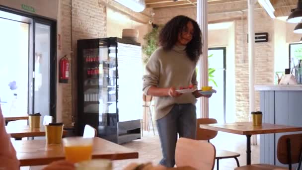 Smiling Young Woman Carrying Her Food Table Brunch Restaurant — Stock Video