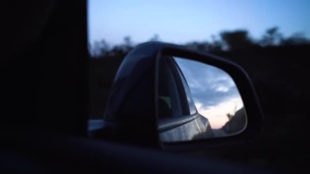 Τοπίο Στο Πλάι Άποψη Καθρέφτη Του Αυτοκινήτου Στην Ύπαιθρο Δρόμο — Αρχείο Βίντεο