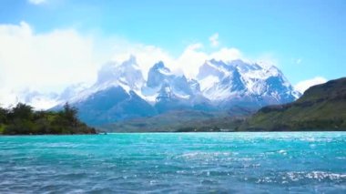 Şili Patagonya 'daki Torres del Paine Parkı' ndaki Lago Pehoe Gölü