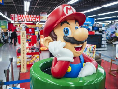 Tokyo, Japonya - 11 Kasım 2024: Mario maskotu Nintendo Oyun Mağazası Tokyo Japonya 