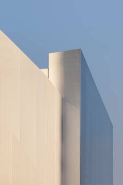 Mavi gökyüzü alanı Geometrik şekil Mimarisi ile Modern İnşaat Dış Görünümü Ayrıntıları