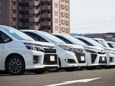 Araba kiralama servisi Taşımacılık Kiralama Şirketi SUV araba park yeri