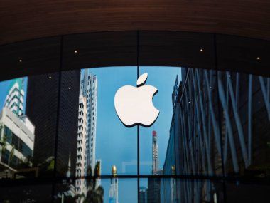 Bangkok: Bangkok, Tayland 'da Öncü Apple mağazası için Apple logosu tabelası - 28 Aralık 2025 