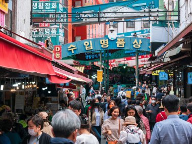 Seul, Güney Kore - 23 Nisan 2023: Seul 'deki Namdaemun pazarı