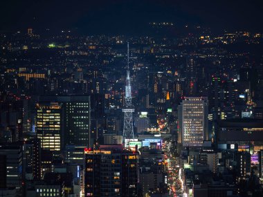 Nagoya, Japonya- 11 Nisan 2025: Mirai Kulesi Nagoya Landmark Chubu elektrik enerjisi Nagoya Şehri gece gezisi japanı