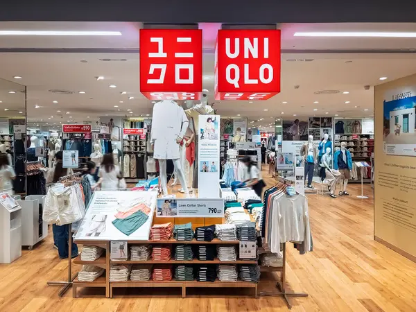 Uniqlo Mağaza Logosu Amblemi Japonya Moda Perakende Şirketi: Bangkok, Tayland - 20 Haziran 2025 