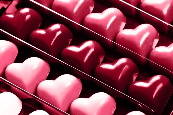 Чорна Коробка Шоколадними Червоними Серцями День Святого Валентина Концепція Демонстраційний — стокове фото