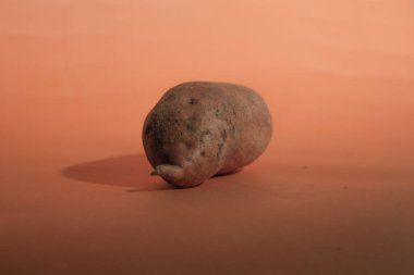 Göz Sağlığını koru. Tatlı patateslerdeki beta-karoten içeriği sadece kendine özgü turuncu rengini vermiyor, aynı zamanda göz sağlığını da koruyor.